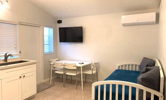 Little Ranches Apartment | Private Hollywood Apt Close To Beach & Hard Rock