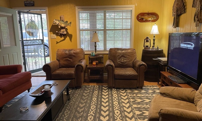 Pope House | Private home 35 minutes from OleMiss Oxford-sleeps 1-16. Quiet getaway