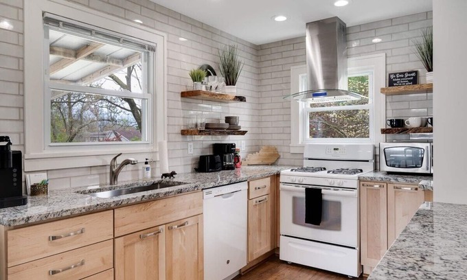 Poplar Level House | Private Home Close to Zoo, U of L, Churchill Downs