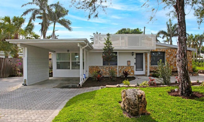 Lake Park House | Private Home Minutes Away from Downtown Naples and Beautiful Naples Beaches
