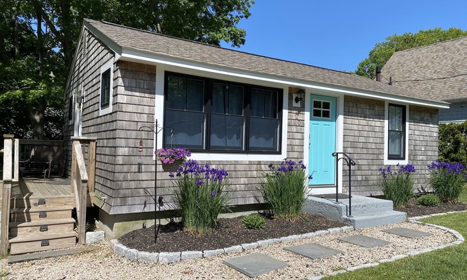 Narragansett House | Private home, short walk to Harbour Island beach! Central A/C, family friendly!