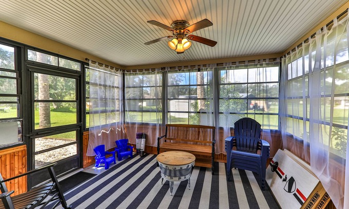 Crystal River House | Private Home Walking Distance to Golf & Close to Three Sisters Springs