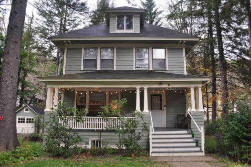 Fleischmanns House | Private Hot Tub - 3 bedroom Village Home
