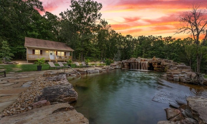 Branson Cottage | Private Hot Tub and Fire Pit - REFLECTIONS COTTAGE