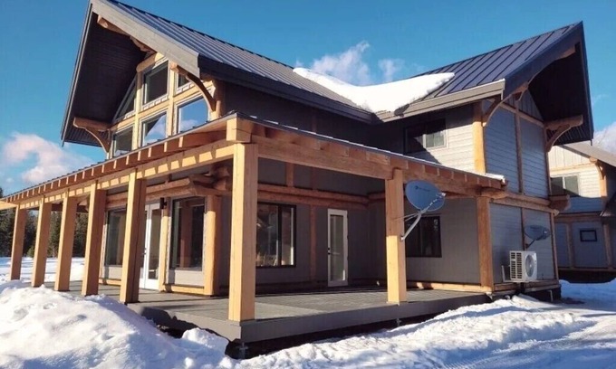 Central Okanagan Cabin | Private hot tub cabin near Big White sleeps 12