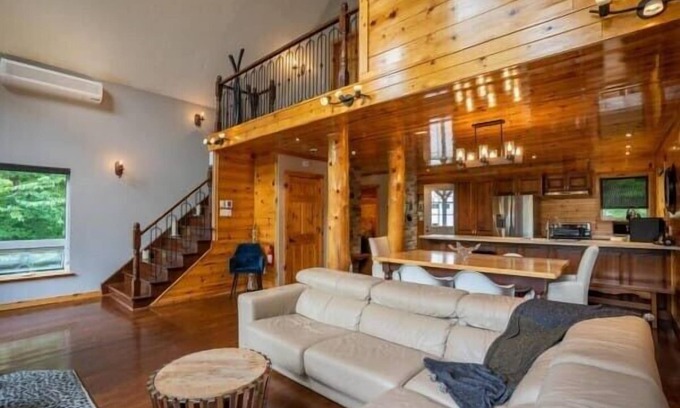 Val-des-Lacs Ski Chalet | Private Hot Tub | Hiking | Skiing | Carriole