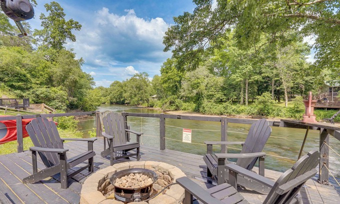 Murphy Cabin | Private Hot Tub: Riverfront Cabin in Murphy