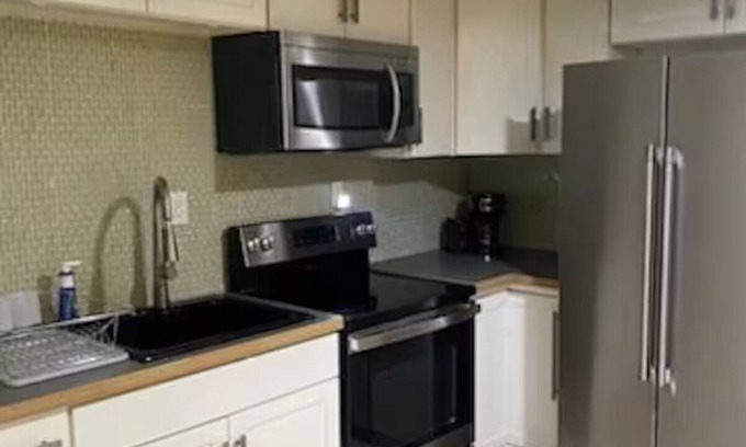 Howland Corners House | Private house 1 bedroom 1 bath ground-floor