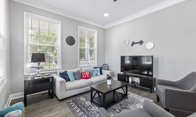 Mosby House | Private House in Heart of Historic Barton Heights!