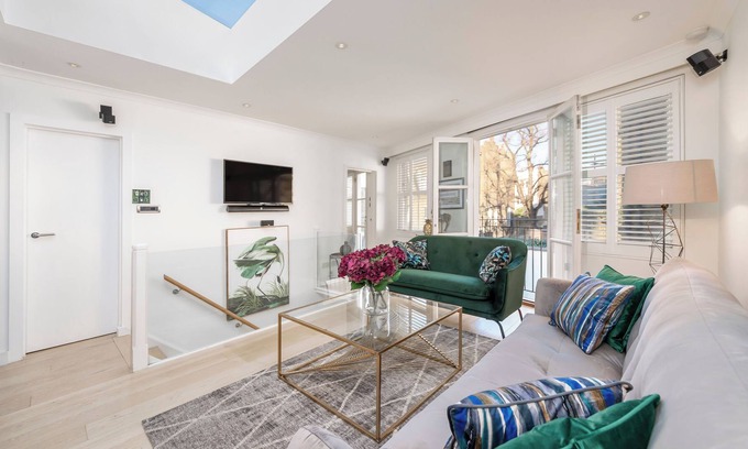 Kensington House | PRIVATE HOUSE in the hart of London Kensington. Walk to the V&A or Royal Albert
