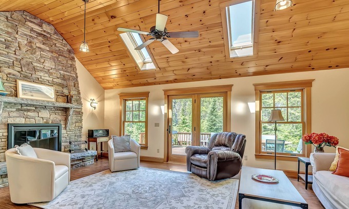 Boothbay House | Private House in wooded area in Boothbay Center
