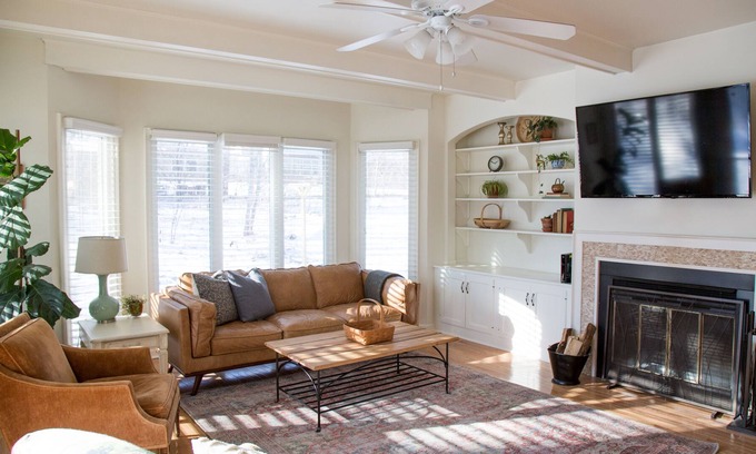 Wauwatosa House | Private house with large mature outdoor space