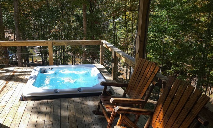 Dawsonville House | Private In the woods cabin With a Lakeview