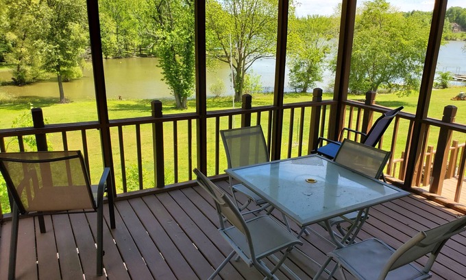 Cadiz House | Private Lake House Retreat