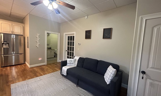 Hendersonville Apartment | Private Lake, Kayaks, Bike, fishing. Peaceful Private condo. Close to Hospital.