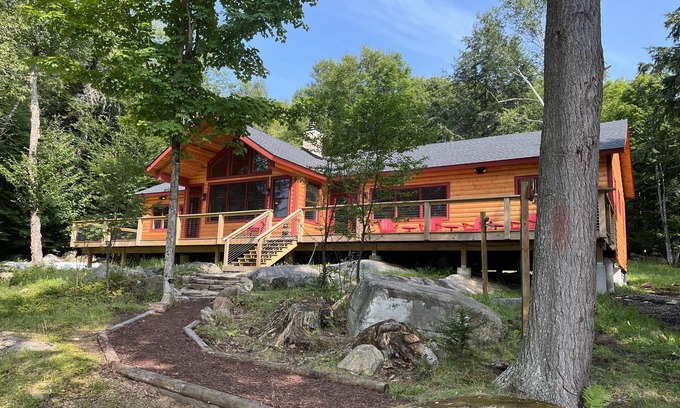 North Pole House | Private Lake Placid Island Oasis Retreat