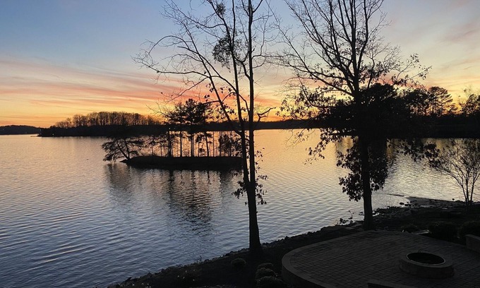 Seneca House | Private lakefront home with dock & unbelievable sunsets on Lake Keowee