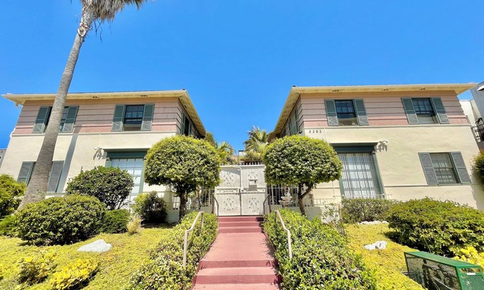 Bankers Hill Condo | Private Large 1BEDROOM/1BATH Banker's Hill/Downtown Retreat, Walkable, AC