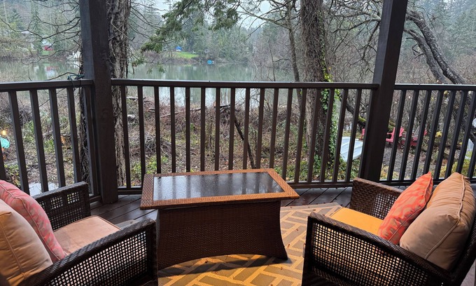 North Saanich House | Private large up to 3 bedrooms waterfront suite,pet friendly. *Long Term Rates