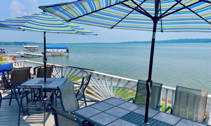 Auburn House | Private Level Beachfront, Fenced Yard, Boat Dock,Kayaks,CentralAir, Great Views!