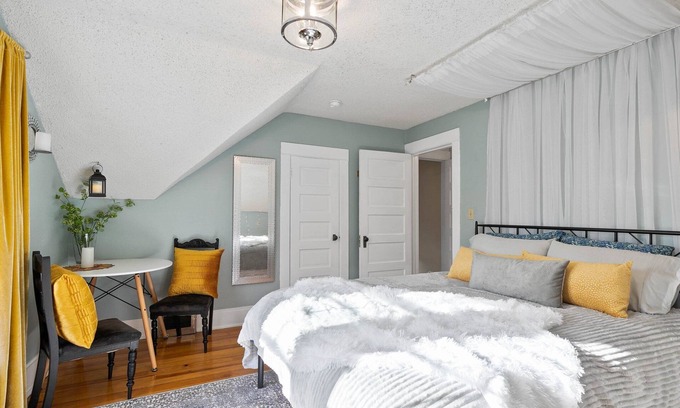 Logan House | Private Loft in 2 Story Victorian, Billiken Inn