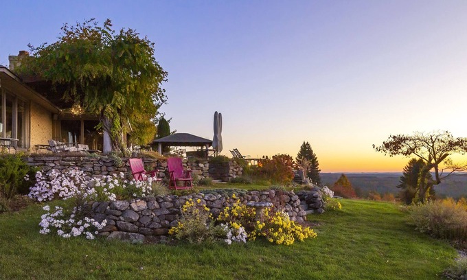 Lyndeborough Villa | Private & Luxurious