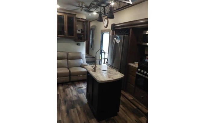 Zephyrhills House | Private Luxury 5th Wheel