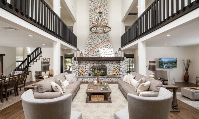 Evergreen Estates House | Private Luxury Big Bear Lodge. Hot Tub. Game Room
