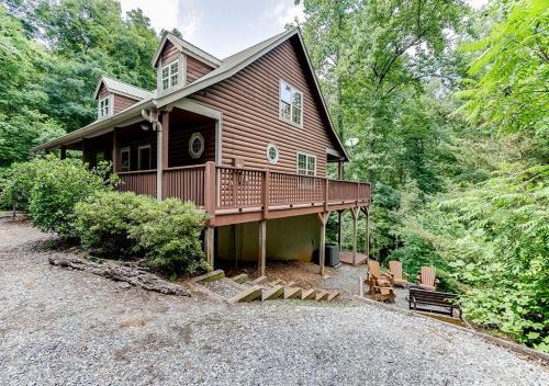 Cleveland House | Private Luxury Cabin w Pool Table and Firepit