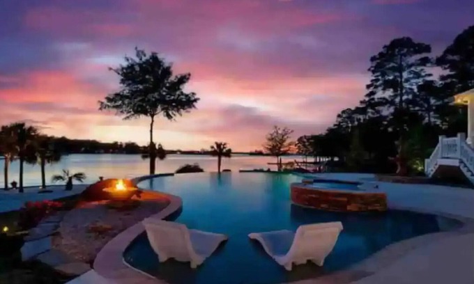 Lexington House | Private Luxury Lakefront Estate