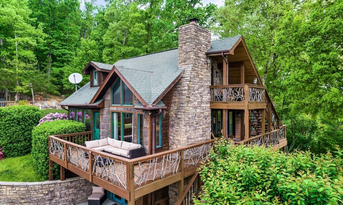 Cosby Cabin | Private Mountain View Luxury Cabin with Hiking Trails, Creek, Games,and More!