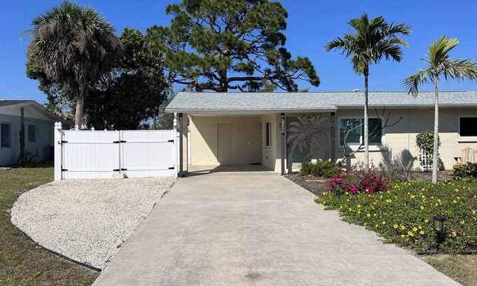 Overbrook Gardens House | Private Oasis 5 Mins to Manasota Beach