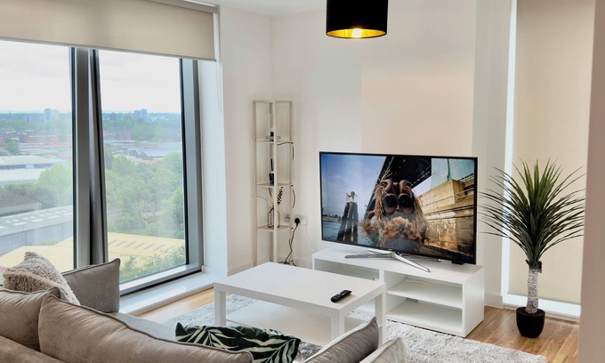 Salford Apartment | Private Oasis in Manchester