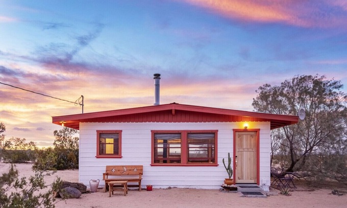 Joshua Tree House | Private, peaceful cabin in North Joshua Tree With Hot Tub