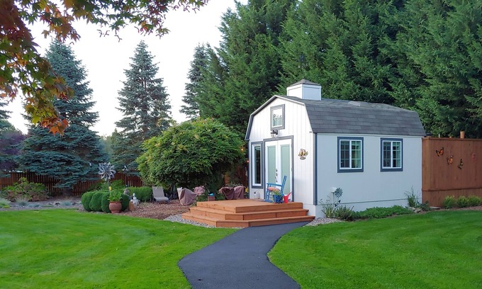 Vancouver Apartment | Private & peaceful park-like paradise. Plus, HOT TUB!
