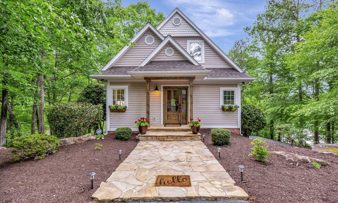 Salem House | Private Peninsula on Lake Keowee.