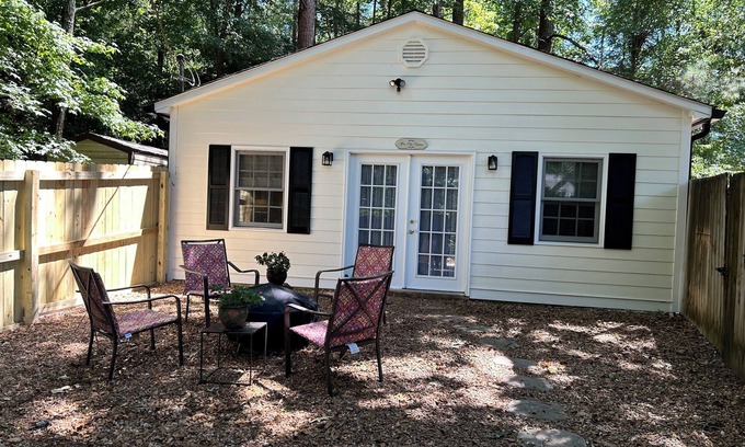 Powder Springs Cottage | Private Pet Friendly Cottage