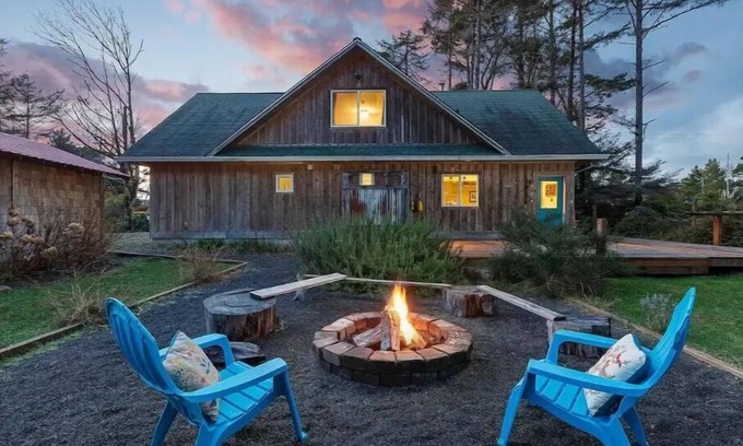 Tierra Del Mar House | Private pet friendly beach house, steps to beach