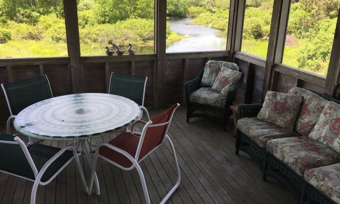 Quidnet Cottage | Private, pet friendly comfortable and clean family cottage