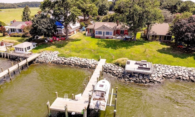 Stevensville House | Private pier at multi-suite waterfront home on the Bay with Hot Tub (Open!)