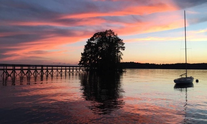 Chapin House | Private Point Paradise -3 Bedroom 2 Bath-Big Water-Bridge to Island-Dock - Ramp