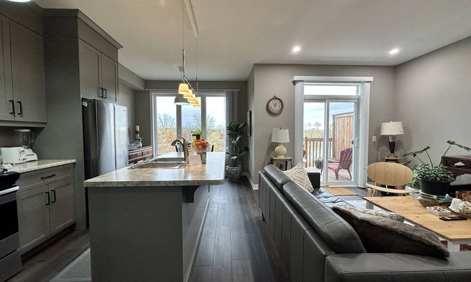 Welland House | Private Pondside Getaway in the Heart of Niagara