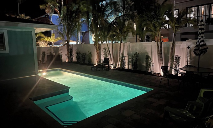 Bradenton Beach Apartment | PRIVATE POOL 2 bedroom 2 bathroom and just 2 blocks from the beach