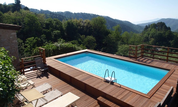 Pescaglia House | Private pool. 5 bedrooms, 2 bathrooms, sleeps 9-10. Also suitable for 4-6 pers.