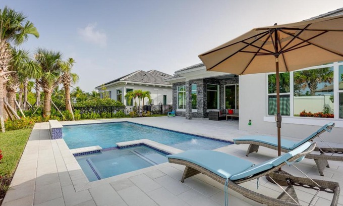 Hunt Club House | Private Pool and Spa Luxe Palm Beach Gardens Home