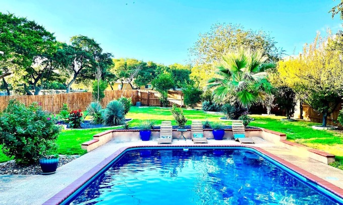 San Antonio House | PRIVATE POOL/Casita/Pool table-6 mi to SeaWorld!