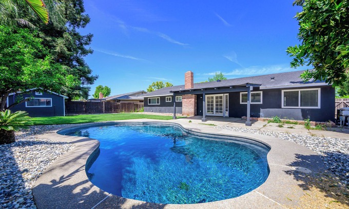 Elk Grove House | Private Pool|Cozy 4b2b|Garage access|Flex-Lease|Instant Tour #42354