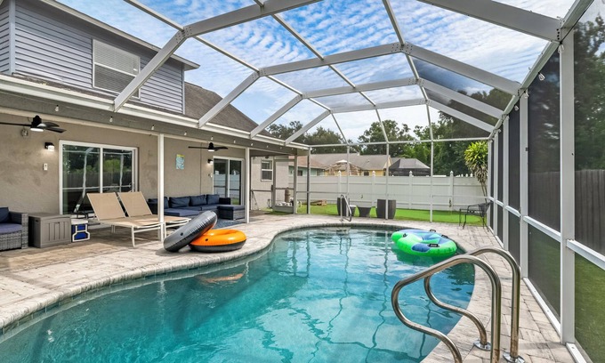 Clearwater House | Private Pool + Fire Pit + Mini Golf & Luxury Vibes