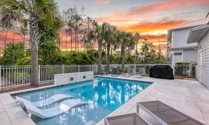 Santa Rosa Beach House | Private Pool-NatureWalk-Firepit-Min from Beach-Seaside/Watercolor-STUNNER!
