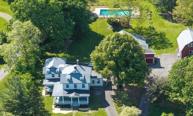 Hillsdale House | ★Private Pool★ Spacious Historic 1850s "Bell House" @ Hillsdale, NY Town Center